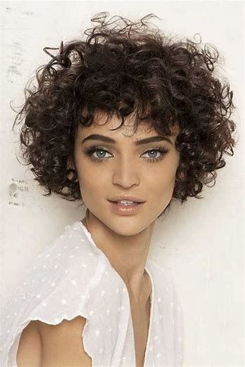 Curly Hairstyles for Women Design 34
