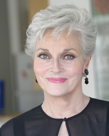 Hairstyles for Older Women Design 5