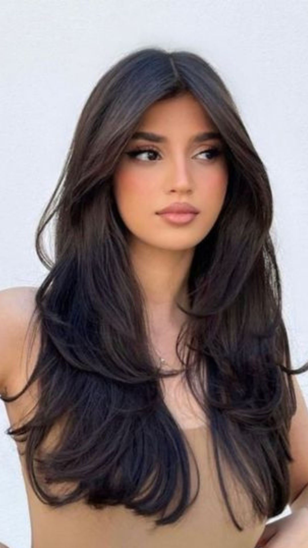 Hairstyles for Round Face Women Design 34