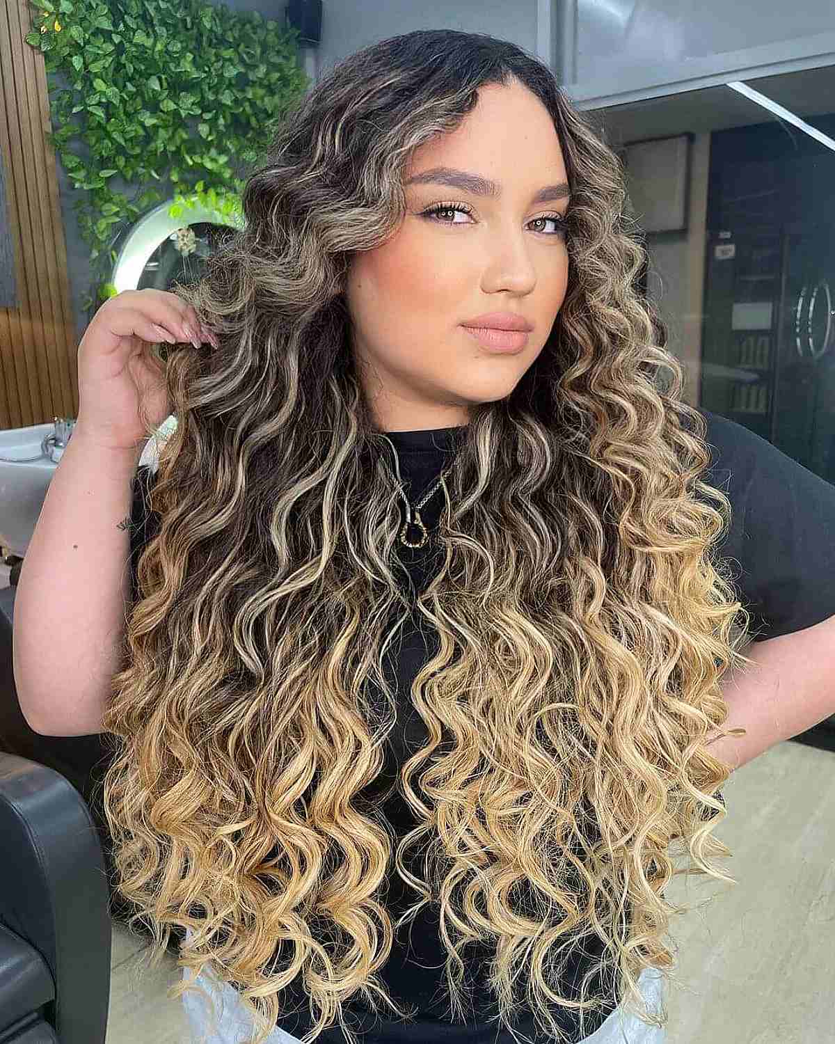 Hairstyles with Curls for Women Design 7