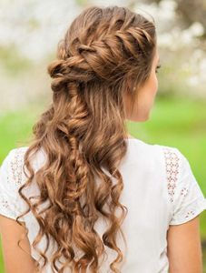 Hairstyles with Curls for Women Design 47