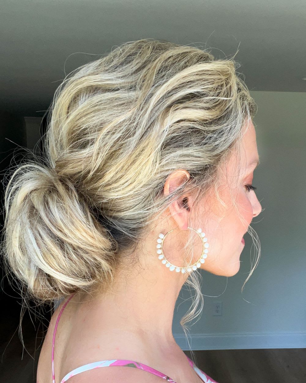 Messy Bun Hairstyles for Women Design 7