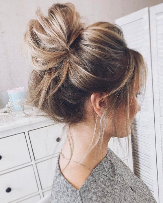 Messy Bun Hairstyles for Women Design 8