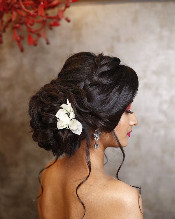Messy Bun Hairstyles for Women Design 10