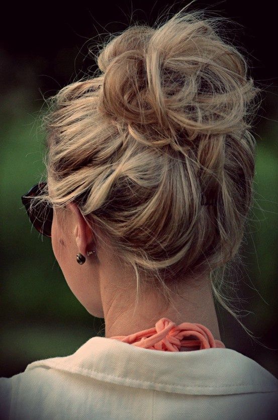 Messy Bun Hairstyles for Women Design 12