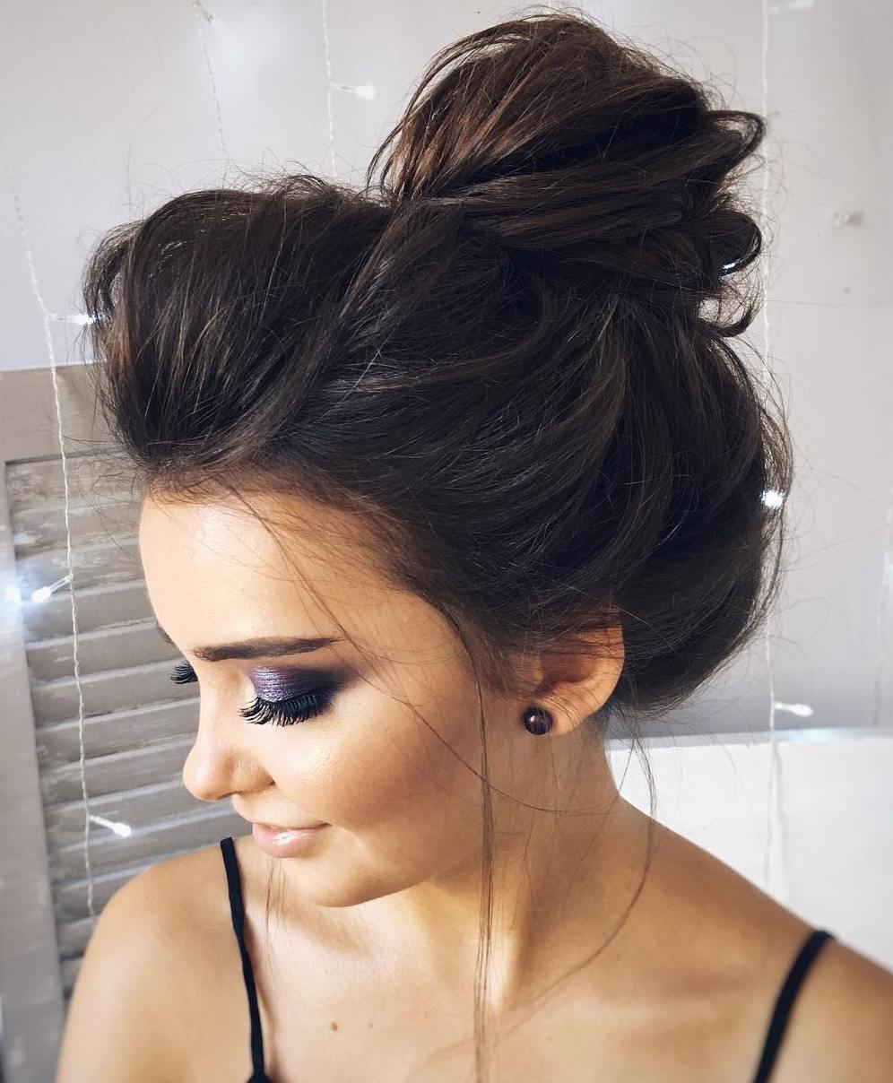 Messy Bun Hairstyles for Women Design 15