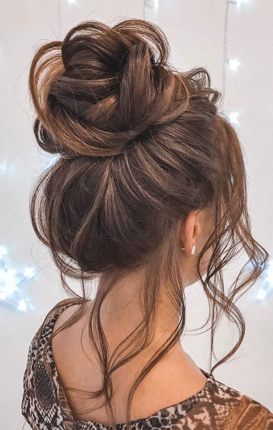Messy Bun Hairstyles for Women Design 18