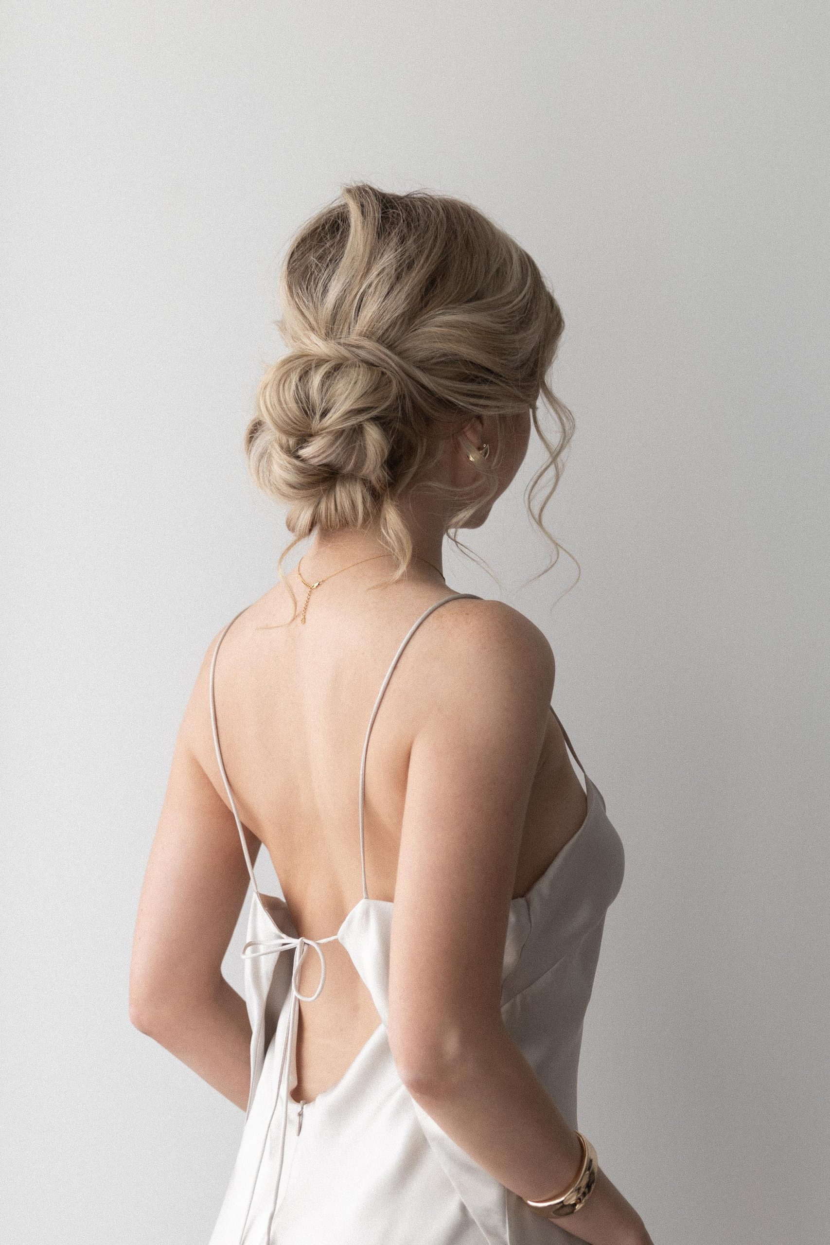 Messy Bun Hairstyles for Women Design 22