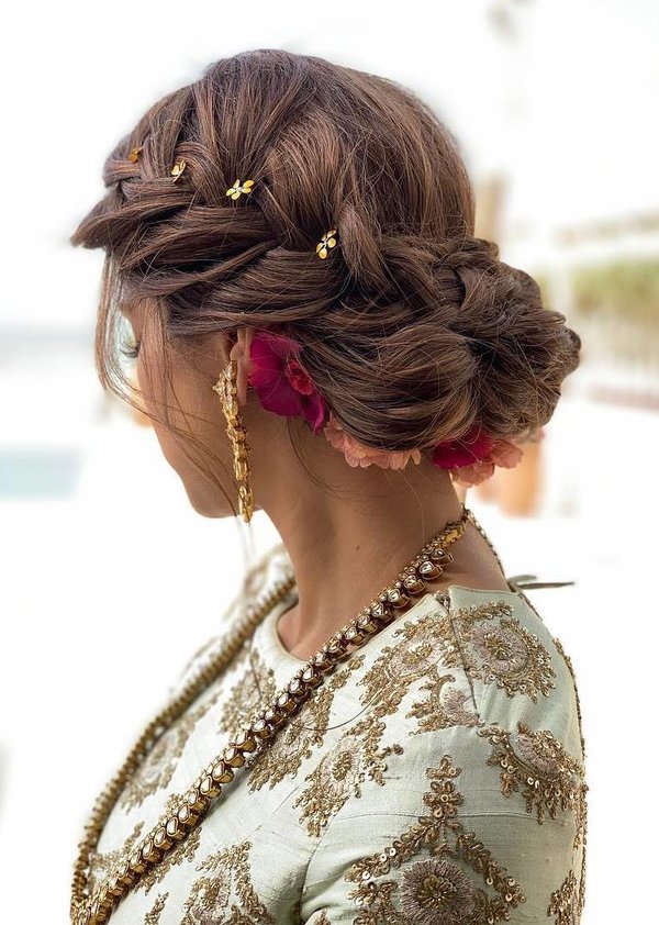 Messy Bun Hairstyles for Women Design 23