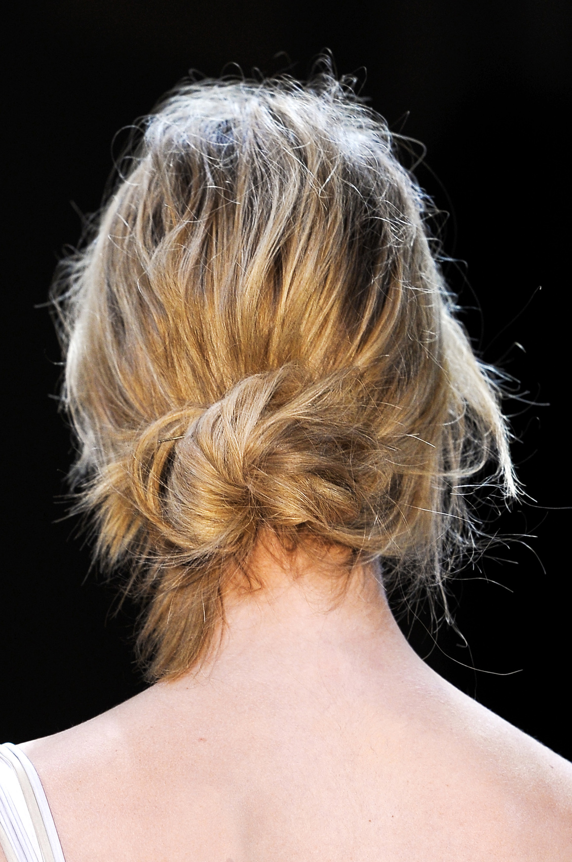 Messy Bun Hairstyles for Women Design 26