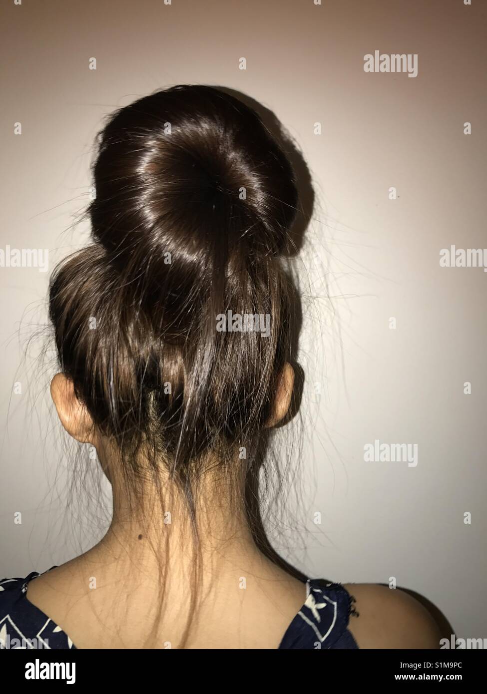 Messy Bun Hairstyles for Women Design 27