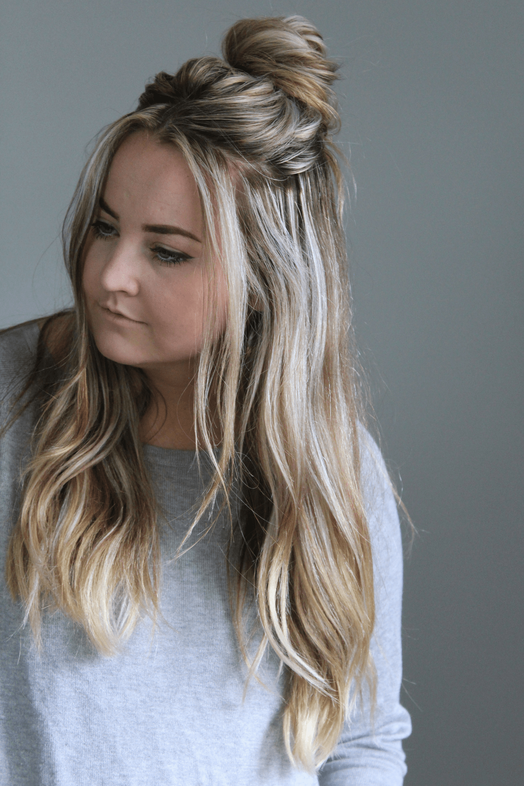 Messy Bun Hairstyles for Women Design 28