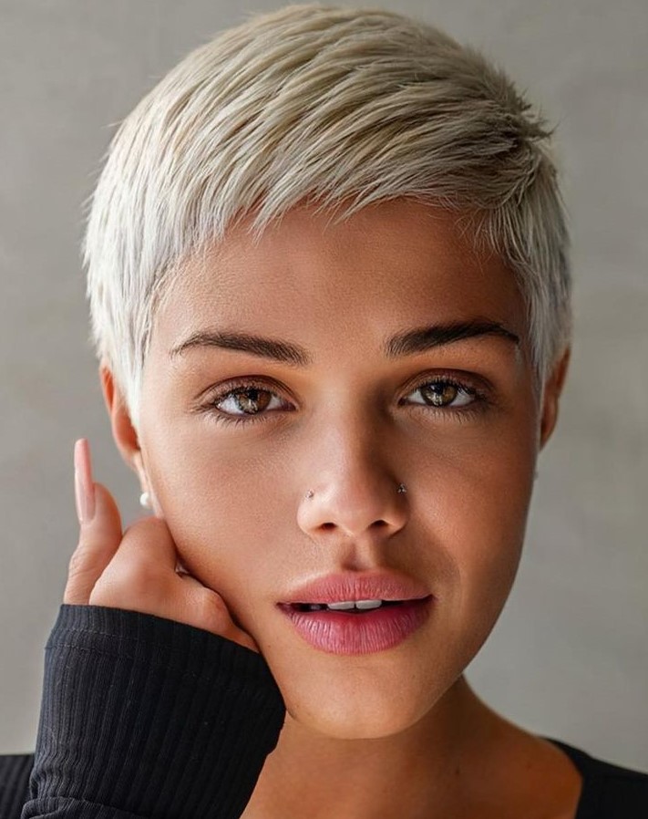 Pixie Cut Hairstyles for Women Design 31