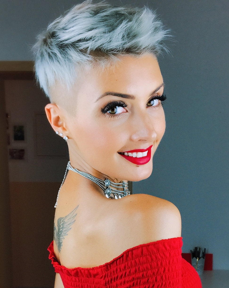 Pixie Cut Hairstyles for Women Design 52