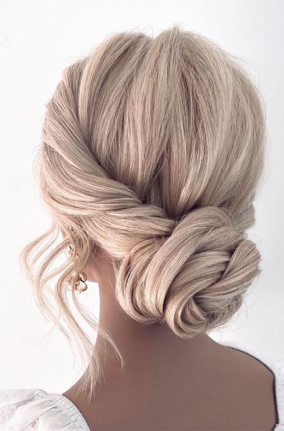 Professional Hairstyles for Women at Work Design 3